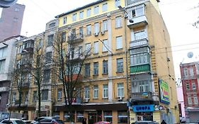 Apartment On Lvivska Square
